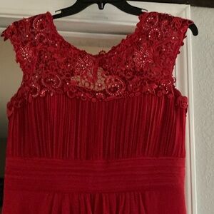 It’s a red formal dress. EVER ❤️ PRETTY is the brand. The size is a 3XL